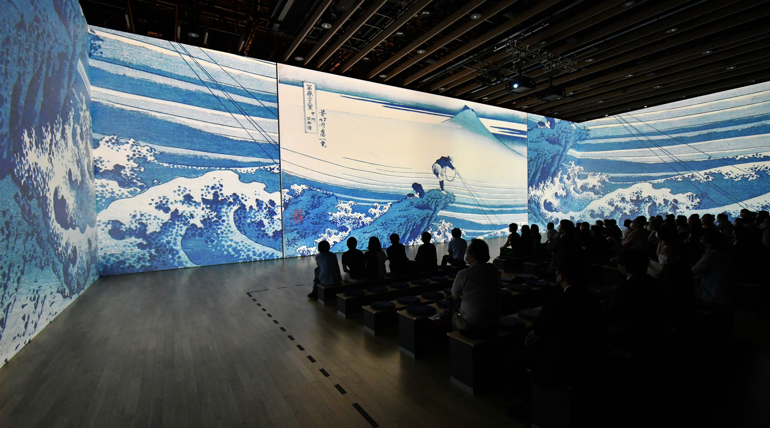 北斎や広重の絵画の中へ!「巨大映像で迫る五大絵師」展レポート